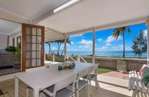 Saunders Beach House | Amazing Oceanfront retreat at Saunders Beach