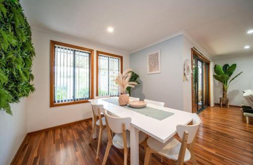 Seacombe Gardens House | Amazon at Seacombe Gardens - Vibrant Family Oasis