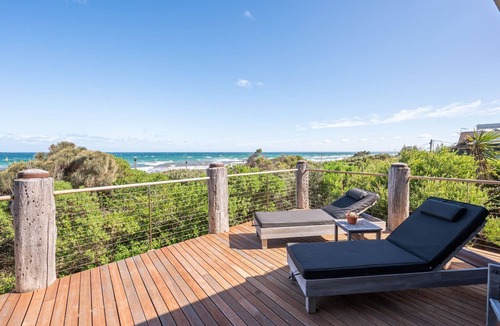 Frankston House | Anchor Beachfront | Pet Friendly on the Beach
