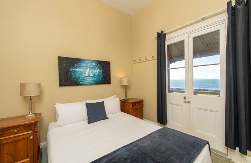 Victor Harbor Hotel | Anchorage Seafront Hotel
