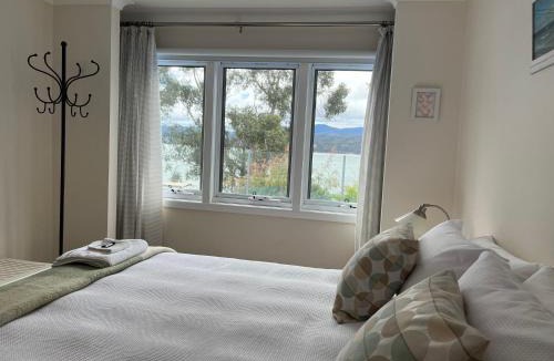 Port Huon Apartment | Anchorage Waterfront Retreat