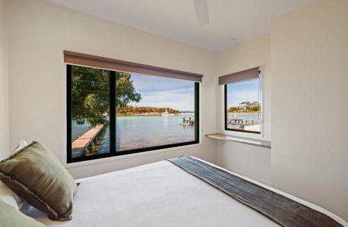 Huskisson Villa | Anglesea Waterfront Bungalow by Book Jervis Bay