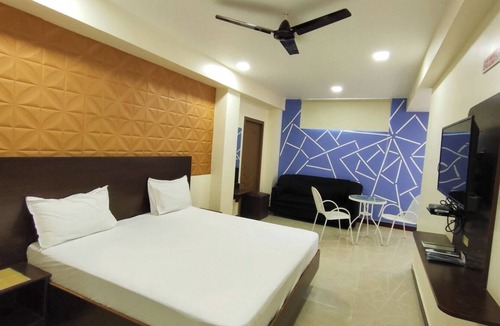 Mayiladuthurai Hotel | Annai Residency