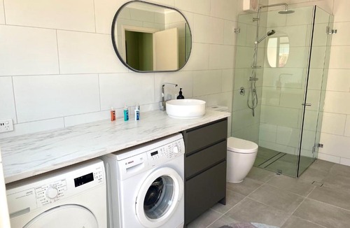 Kingscote Apartment | Apartment on Centenary