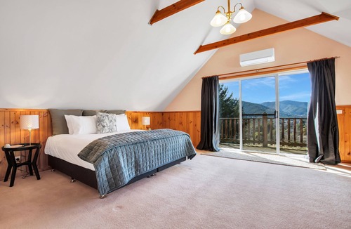 Bright Apartment | Apex Manor, Bright!