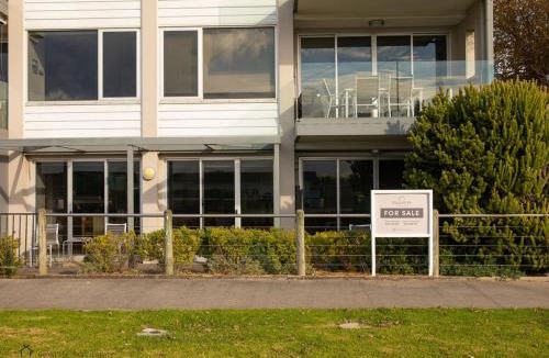Apollo Bay Apartment | Apollo Blue Oceanview Unit 1- B Free WIFI
