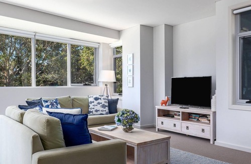Huskisson Apartment | Aqua View: Modern three bedroom apartment overlooking Moona Moona Creek and Jervis Bay