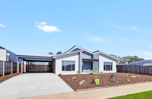 Eagle Point House | Aqua Views: Views towards the beautiful Gippsland Lakes and Eagle Point Bay