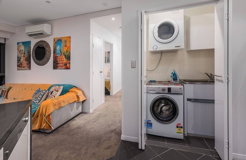Brisbane Central Business District Apartment | Arabian Nights-Level 60-Meriton Suites