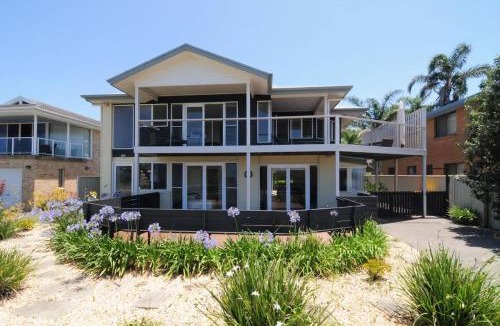 Vincentia House | Arcadia - large 4BR beach home & optional studio