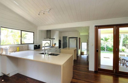 Bargara House | Archies Beach Abode - 50m to beach, sleeps up to 14
