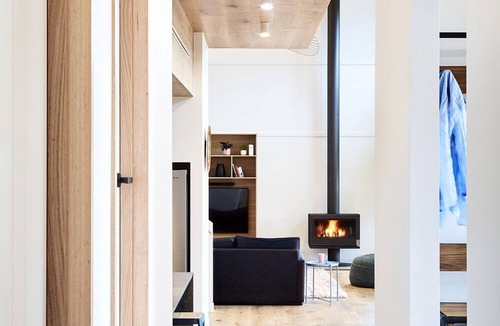 Main Ridge House | Architecturally designed stunning house close to peninsula wineries & beaches