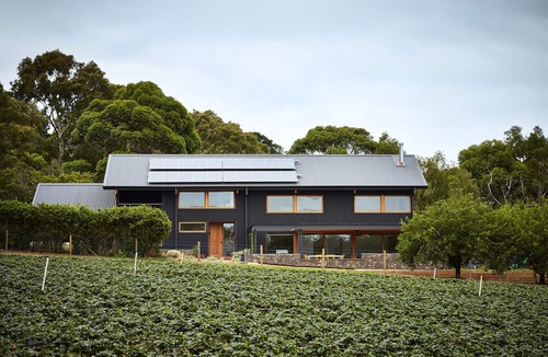 Main Ridge House | Architecturally designed stunning house close to peninsula wineries & beaches