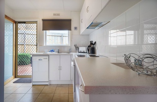 Rosebud House | Argo Sands -Steps to the beach! Walk to the pier, playground, shops and cafes