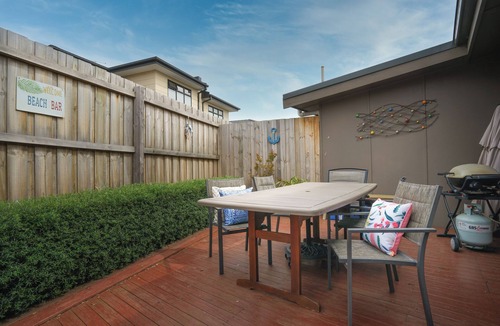 Rosebud House | Argo Sands -Steps to the beach! Walk to the pier, playground, shops and cafes