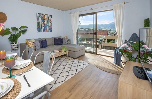 Gerringong Apartment | Armstrong Ridge - Refurbished unit with views to hills