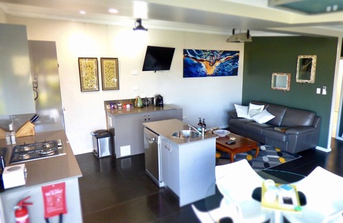 Emerald Beach Apartment | ArtHOUSE Beachfront Accommodation