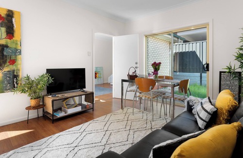 Rostrevor House | Artistic private 3 Bedroom house with courtyard and parking