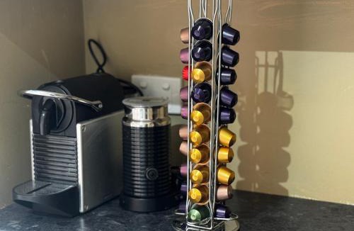 Stretton House | Artistic Studio in Stretton I Close to Shops and Dining