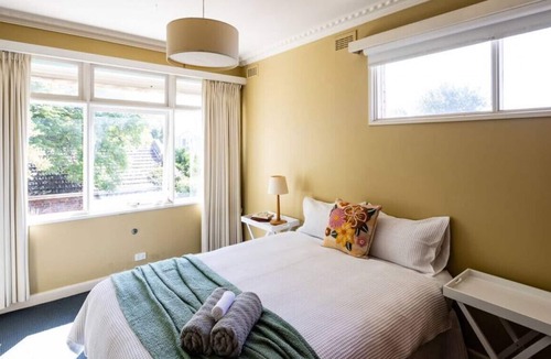 Brighton House | Asling · Superb Location - 1 min walk to shops & train