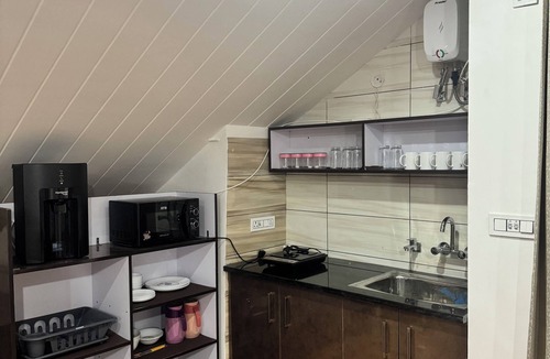 Sidhpur Ski Chalet | Attic Breeze 2BR -Mountain Villa
