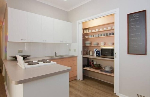 Bright Apartment | Atticus Cottage, Bright
