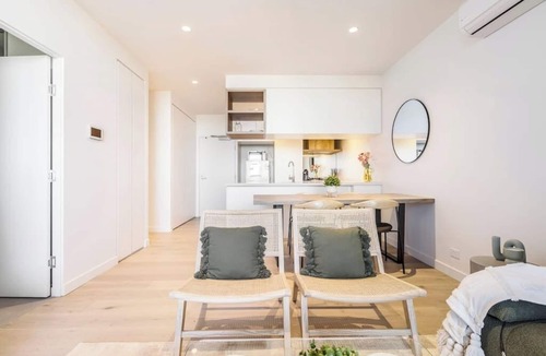 South Melbourne Apartment | Attractive Haven in the Core of South Melbourne