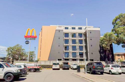 Auburn Hotel | Auburn Studio, Entire Studio with Ensuite toilet and kitchen