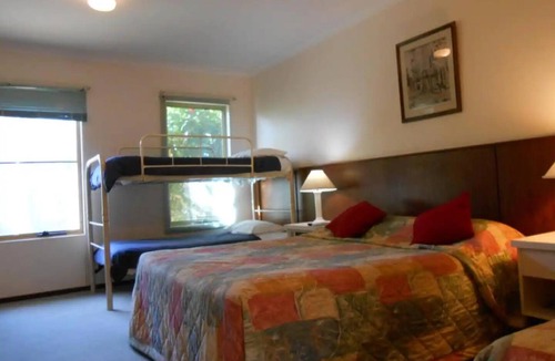 Augusta Hotel | Augusta Molloy sleeps 5 - Entire rental unit in Augusta, Australia UNIT 4nn