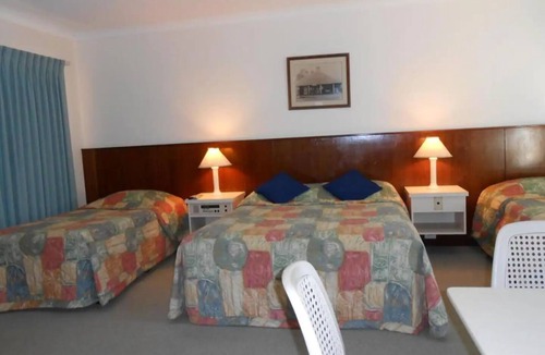 Augusta Hotel | Augusta Molloy sleeps 5 - Entire rental unit in Augusta, Australia UNIT 4nn