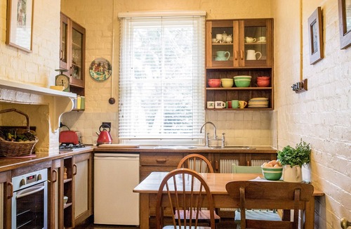 Kangaroo Valley Cottage | Auntie Eileen's Cottage -A gentle farm experience just a stroll from the village