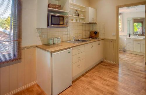 Bright House | Autumn Abode Cottages - One