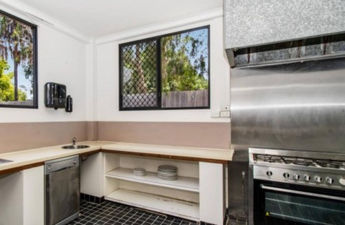 Hermit Park Hostel | Avenues Xchange