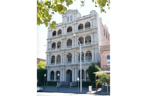 South Melbourne Apartment | Awesome Albert Park Art Deco 2 Bedroom Apt. Bevan2