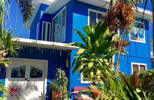 Dicky Beach House | Awesomely Unique & Fun Beach House with Self Contained Unit