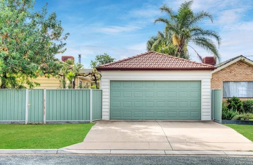 Echuca House | Ayr House - Echuca Holiday Homes