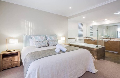 Marybrook House | 'Azure' Beachside Resort Escape for Groups