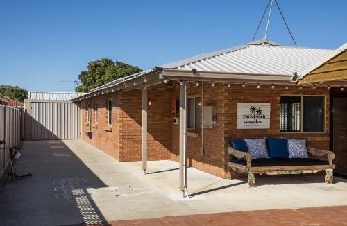 Lancelin House | Back beach bungalow - Great Family Getaway