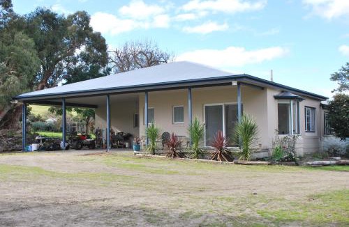 Back Valley House | Back Valley Farmstay Bed and Breakfast