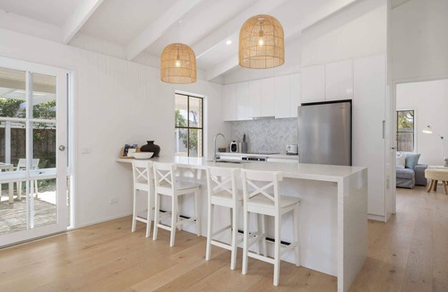 Blairgowrie House | Backbeach House | 1km to Beach & Outdoor Firepit