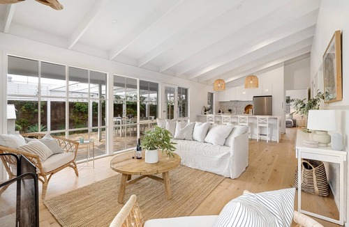 Blairgowrie House | Backbeach House | 1km to Beach & Outdoor Firepit