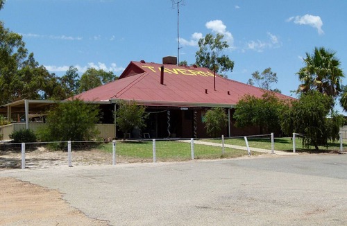 Badgingarra Apartment | Badgingarra Accommodation - Pub, Restauraunt and rooms