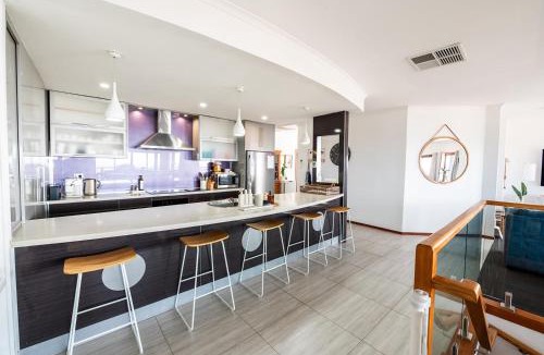 Encounter Bay House | BaeView - Panoramic Group Stay Above Encounter Bay