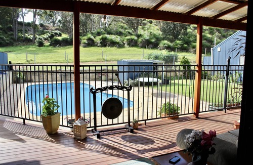 Balingup Cottage | Balingup Rustic Retreat - Marian Ponds.Saltwater swimming pool, great gardens