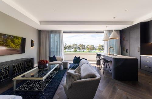 Newcastle Apartment | Balmoral on Scott - Harbour Front Perfection