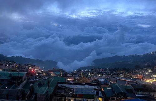 Darjeeling Bed & Breakfast | Banjaara Backpackers- Room & Beds