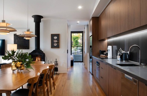 Hepburn Springs House | Banjo Treehouse - Architectural Elegance