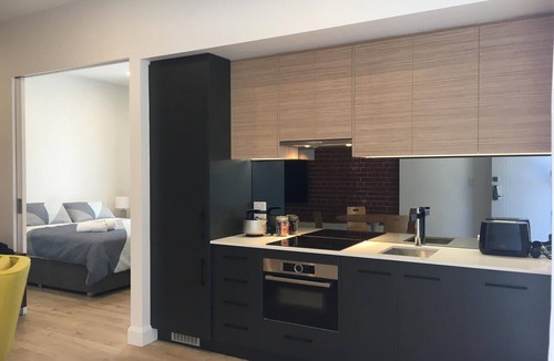 Semaphore Apartment | Bank Teller 1 Bedroom Apartment Close to Semaphore beach