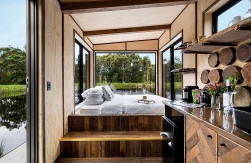 Kangaroo Valley House | Banksia -Designer Tiny Home w Stunning Dam Views
