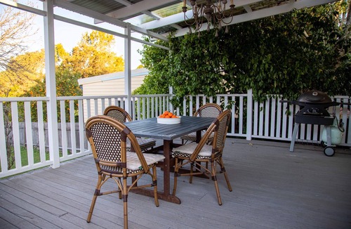 Berry Cottage | Bantam Cottage-Bronze Winner Stayz Holiday Home Awards